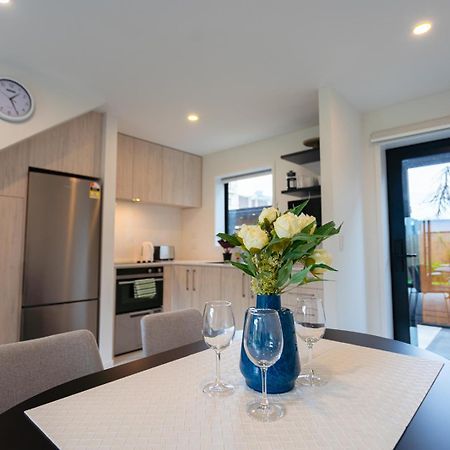 Modern 2 Bedroom Townhouse In Cbd With Parking! Sleeps 5 クライストチャーチ エクステリア 写真