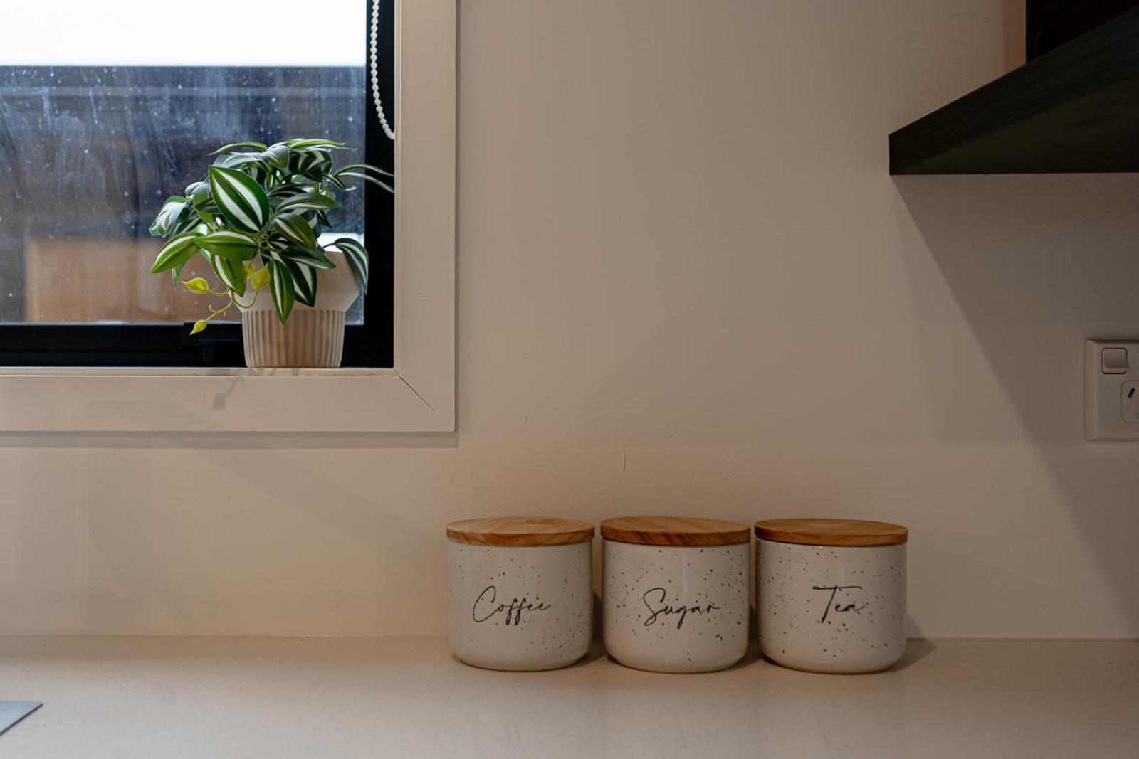 Modern 2 Bedroom Townhouse In Cbd With Parking! Sleeps 5 クライストチャーチ エクステリア 写真
