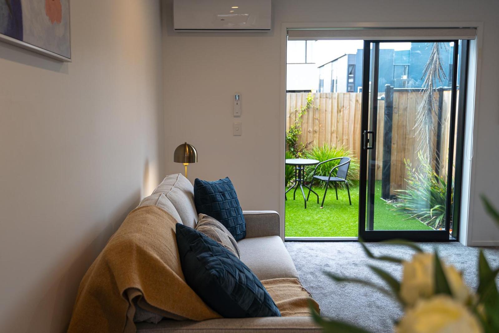 Modern 2 Bedroom Townhouse In Cbd With Parking! Sleeps 5 クライストチャーチ エクステリア 写真