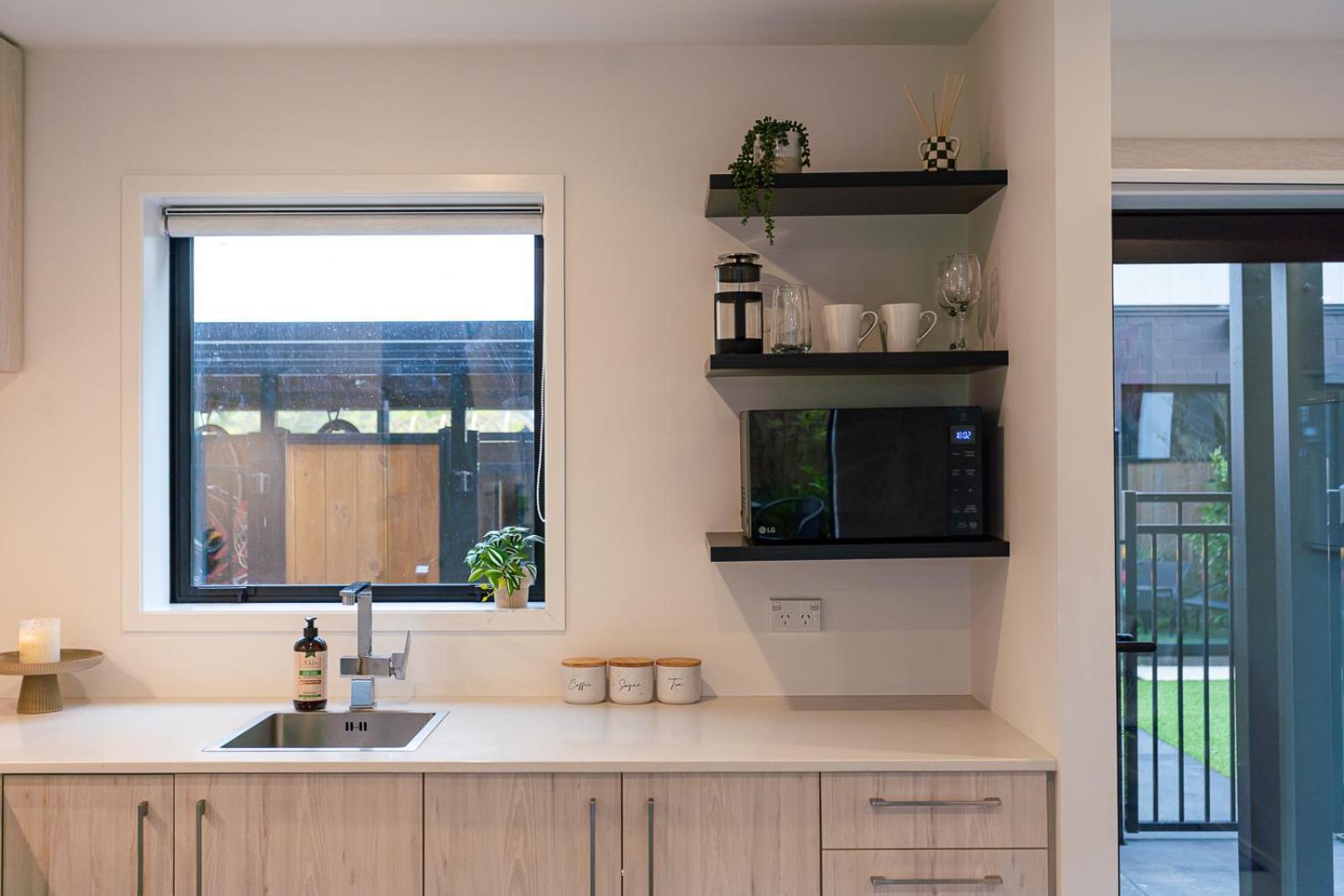 Modern 2 Bedroom Townhouse In Cbd With Parking! Sleeps 5 クライストチャーチ エクステリア 写真
