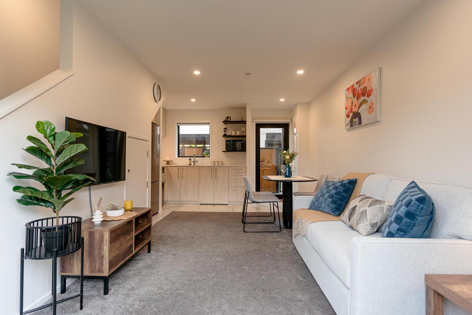 Modern 2 Bedroom Townhouse In Cbd With Parking! Sleeps 5 クライストチャーチ エクステリア 写真