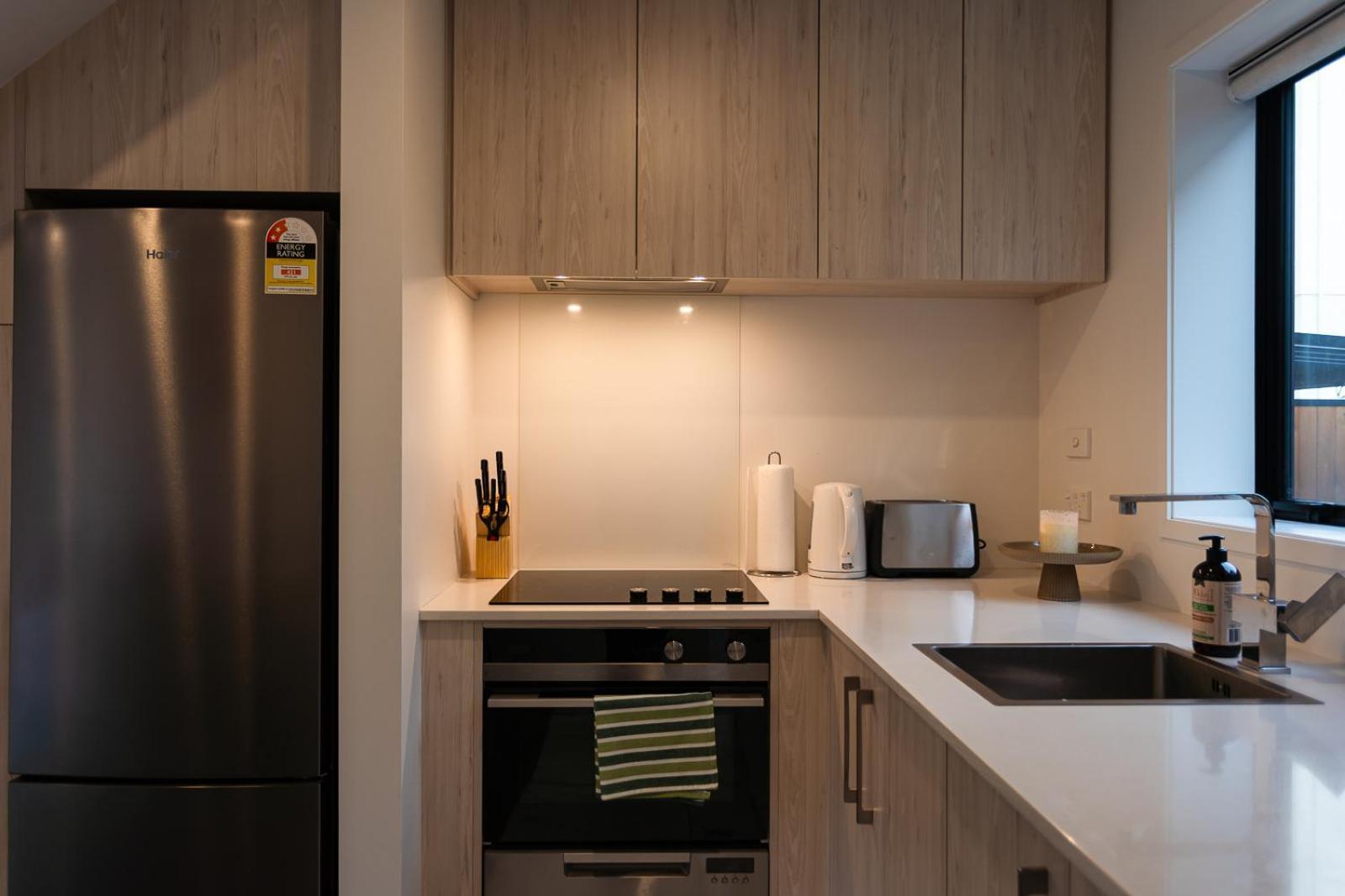 Modern 2 Bedroom Townhouse In Cbd With Parking! Sleeps 5 クライストチャーチ エクステリア 写真
