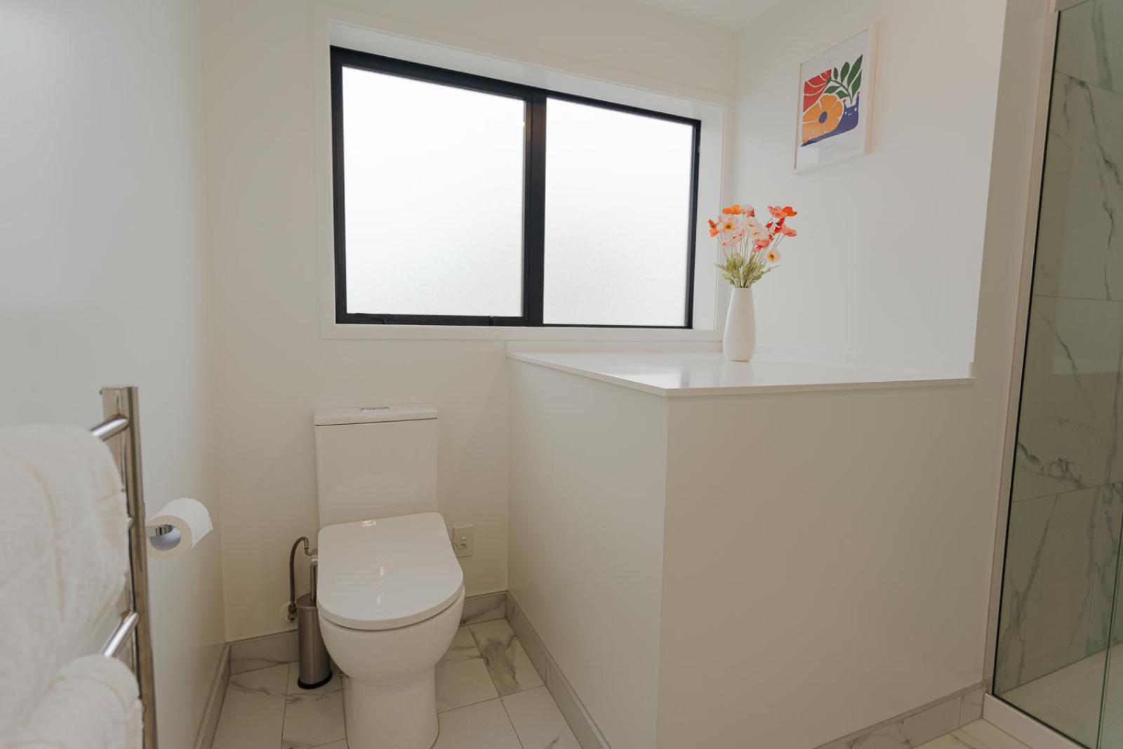 Modern 2 Bedroom Townhouse In Cbd With Parking! Sleeps 5 クライストチャーチ エクステリア 写真