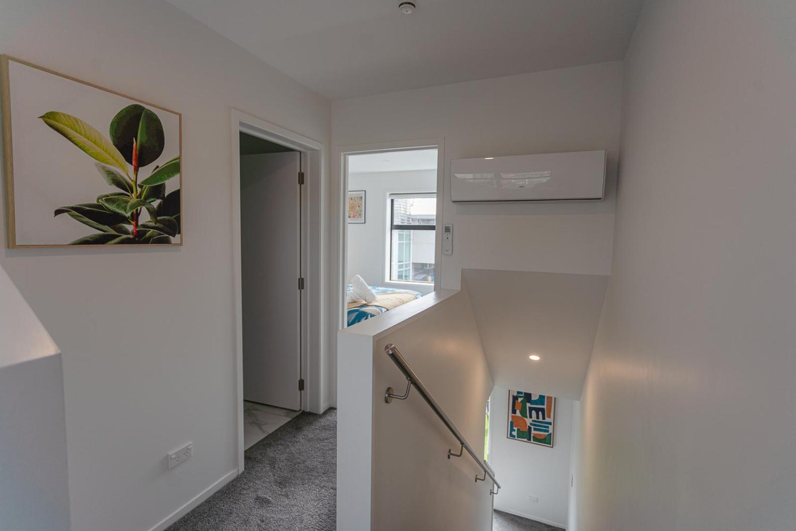 Modern 2 Bedroom Townhouse In Cbd With Parking! Sleeps 5 クライストチャーチ エクステリア 写真